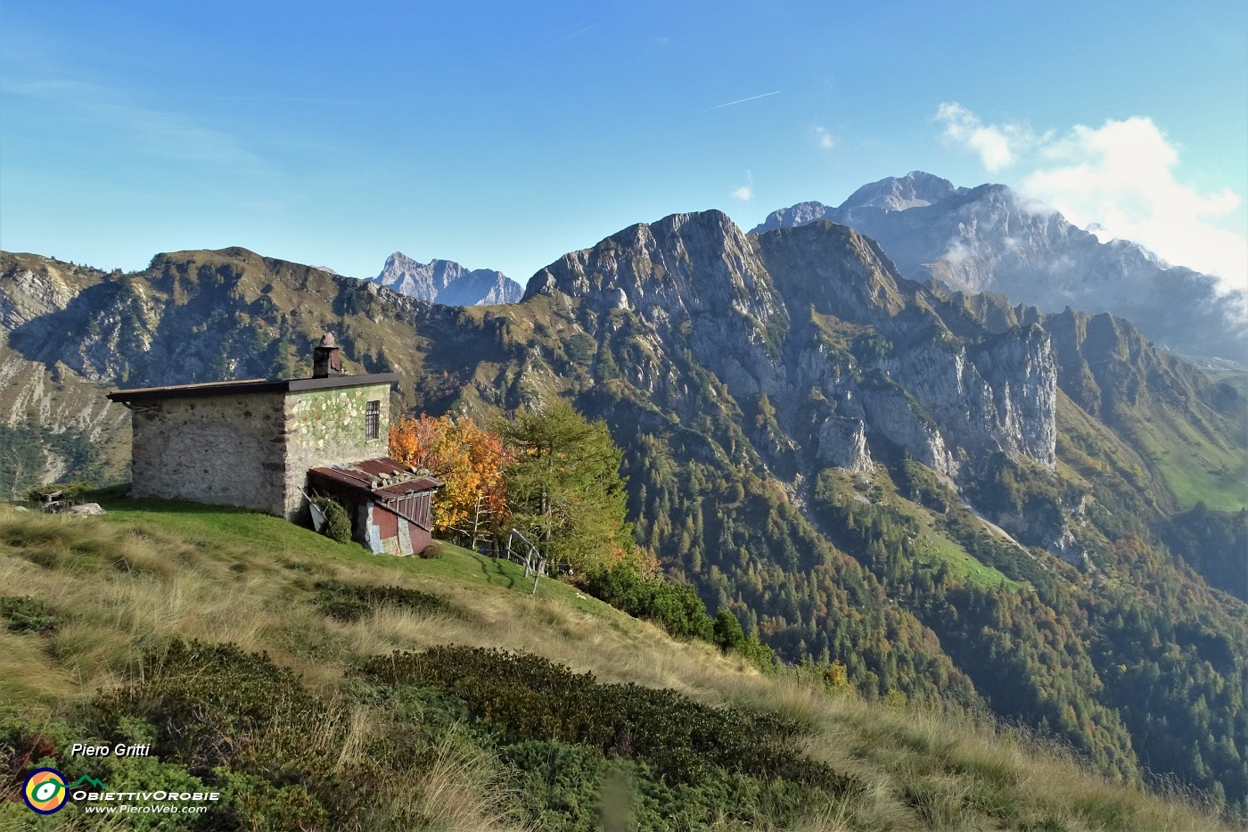 88 Al roccolo del Tino con vista in Corno Branchino e Arera-Corna Piana.JPG